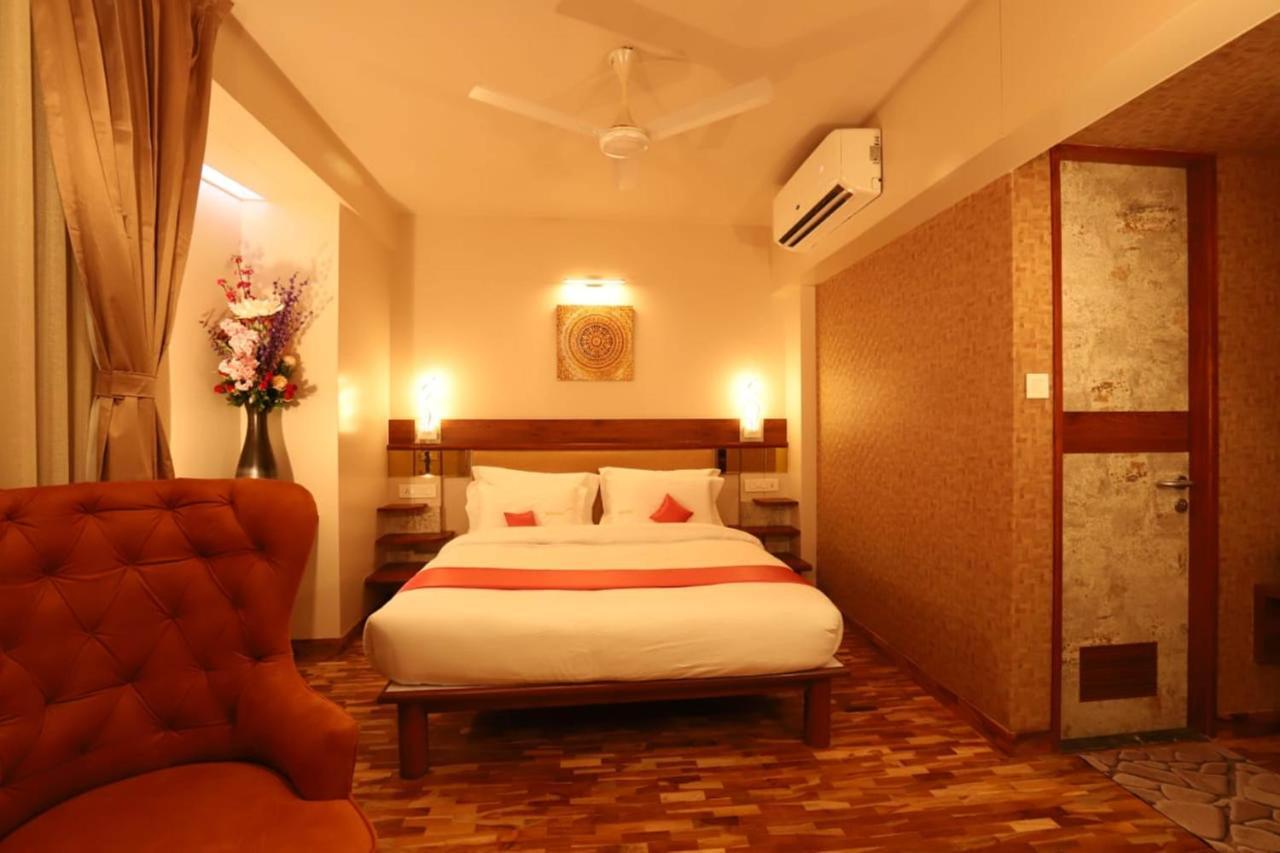 Hotel Prabha Palace Ahmednagar Exterior photo